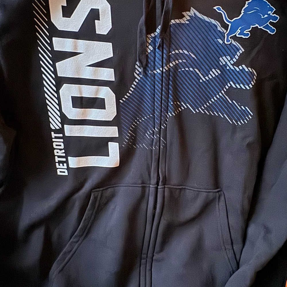 💚 Majestic Detroit Lions Black Zip-Up Hoodie; ‘heavy duty’ zipper and material.